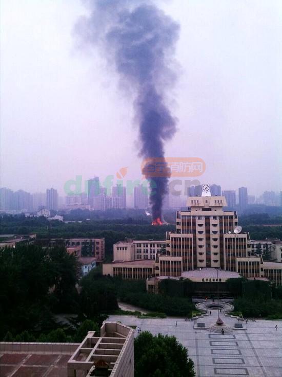 西安交通大學(xué)實(shí)驗(yàn)樓被大火燒得坍塌