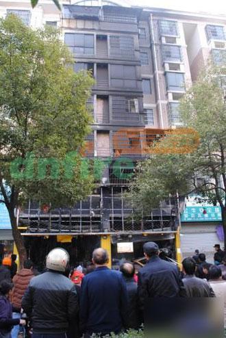 電瓶車商鋪夜間突發(fā)大火 3死1重傷