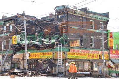 多倫多東區(qū)唐人街一個(gè)商住兩用樓發(fā)生四級大火