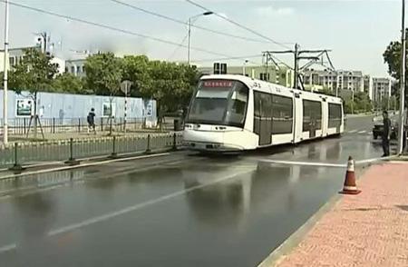 上海連續(xù)三天氣溫突破40℃ 張江電車軌道拱起30厘米