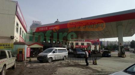 寧夏銀川一加油站發(fā)生爆炸 三輛汽車受損