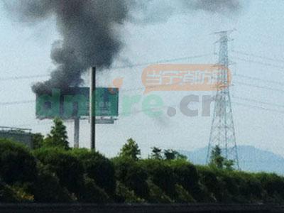 燒烤模式下寧波廣告牌自燃 機動車輛頻頻上火  