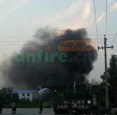 河南新鄉(xiāng)一公司爆炸失火 1名工人不治身亡