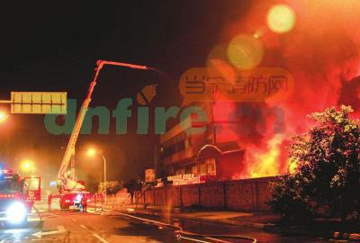 成都五塊石電子電器市場(chǎng)火災(zāi) 煙感報(bào)警器報(bào)警第一時(shí)間滅火