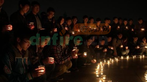 四川雅安7.0級(jí)地震 各界齊心為災(zāi)區(qū)同胞祈福