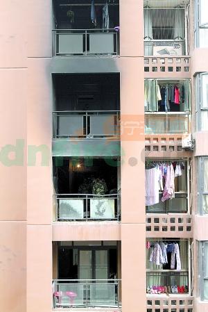 大火中女子緊抱四個(gè)月女兒17樓逃生 不幸墜樓身亡