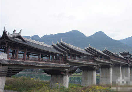 重慶黔江濯水古鎮(zhèn)風(fēng)雨廊橋發(fā)生火災(zāi) 尚未發(fā)現(xiàn)人員傷亡