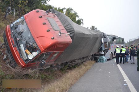 兩車追尾