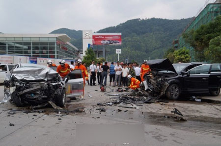 兩車相撞