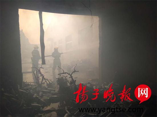 突發(fā)！鹽城迎駕酒倉(cāng)庫(kù)發(fā)生重大火災(zāi)，已去八輛消防車