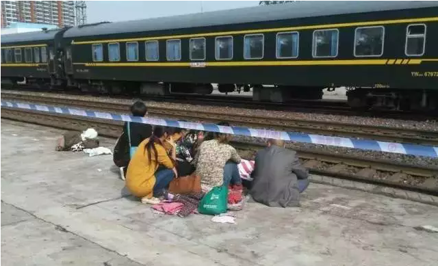 目睹了妻子被撞身亡的慘劇
