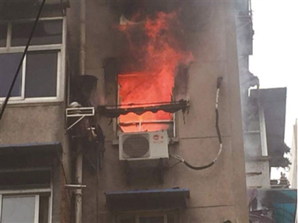 手機(jī)充完電不拔充電器事故