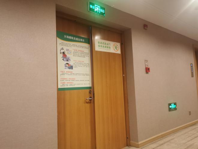 到底是按照設置高度還是室內高度來選擇消防應急燈具大??？